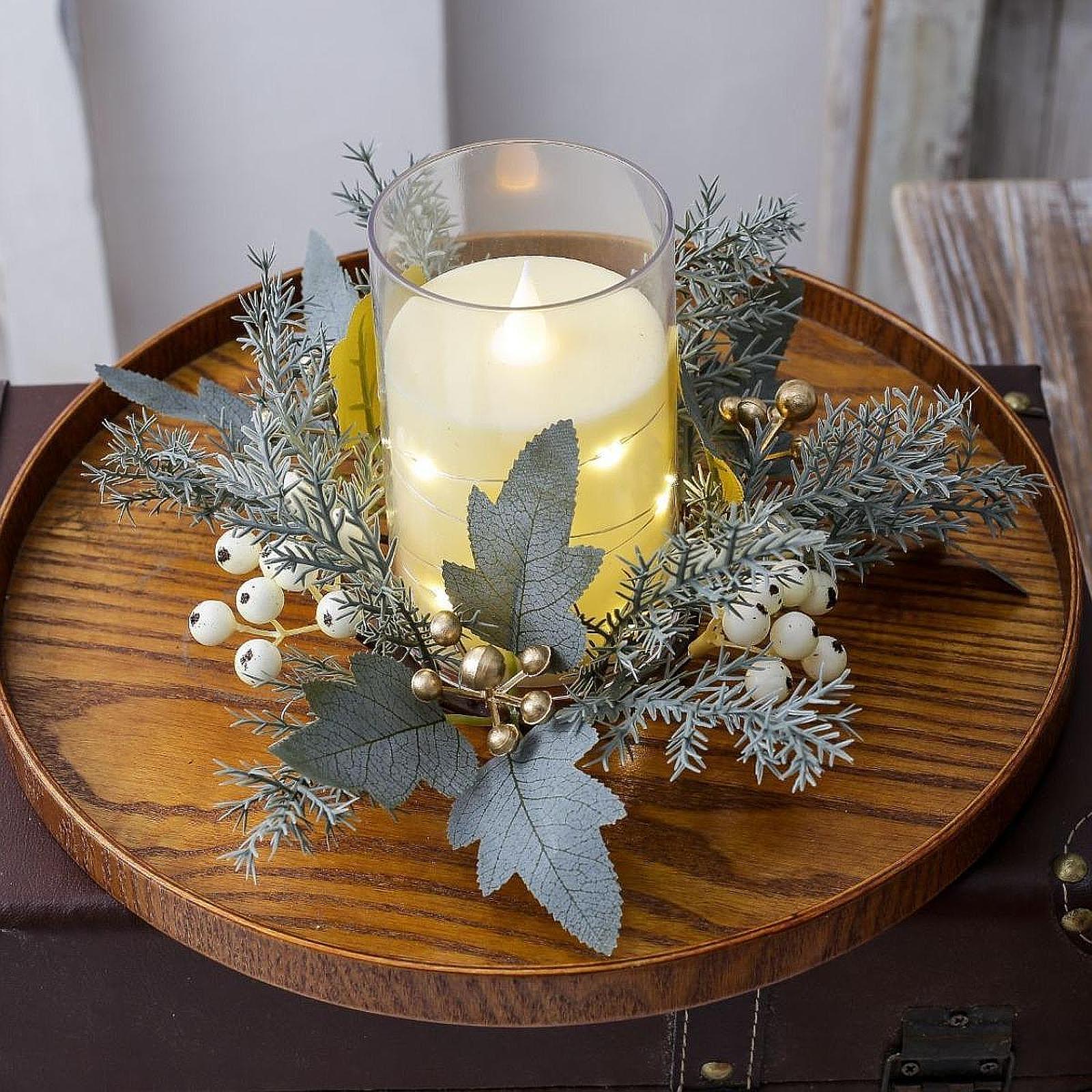 Candle Holder Decor - 手作りの人工花を使ったキャンドルリース。ホリデーシーズンのテーブルデコレーションに。キャンドルスタンドや暖炉の上の飾り台に飾るのに最適なPP製のガーランドリング。