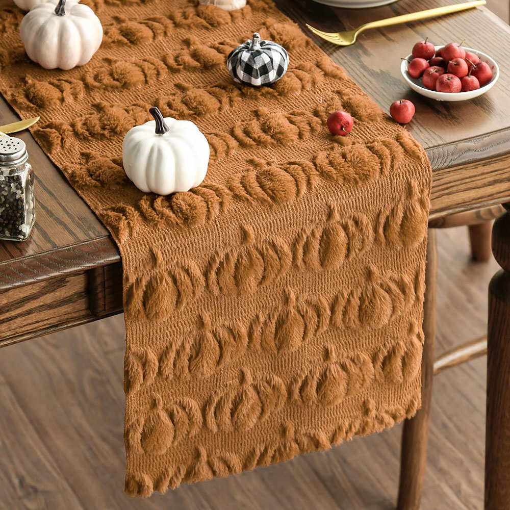 キャラメル3Dプラッシュパンプキンテーブルランナー 13x7 - Table Runner のレビューと価格
