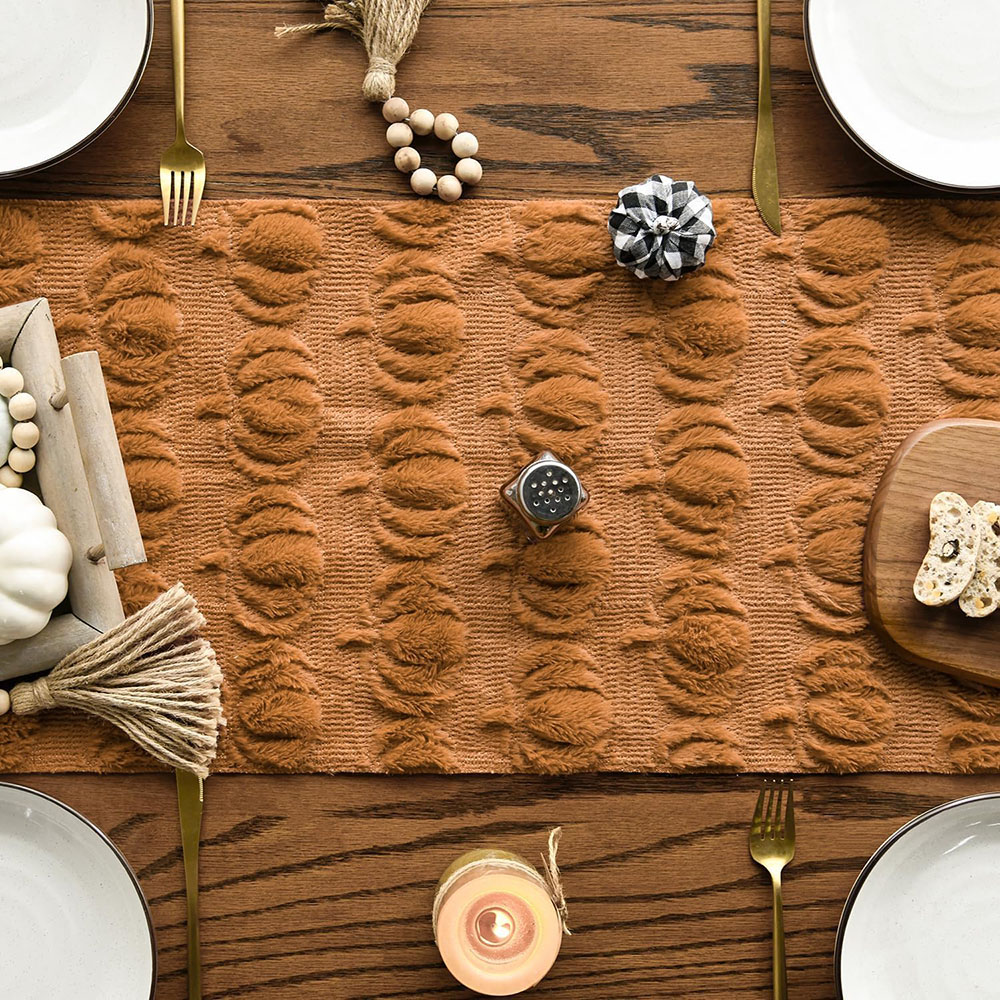 キャラメル3Dプラッシュパンプキンテーブルランナー 13x7 - Table Runner のレビューと価格
