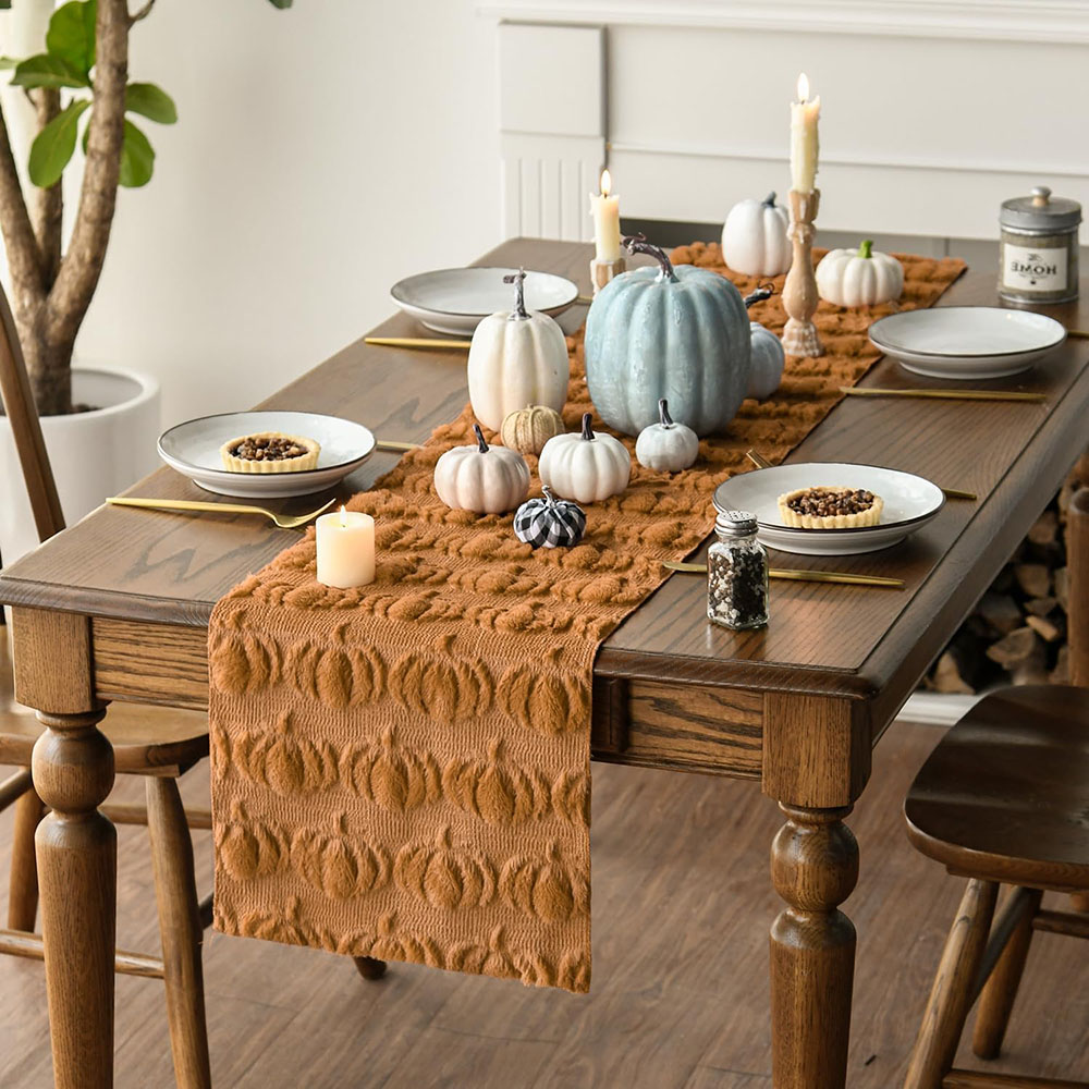 キャラメル3Dプラッシュパンプキンテーブルランナー 13x7 - Table Runner のレビューと価格